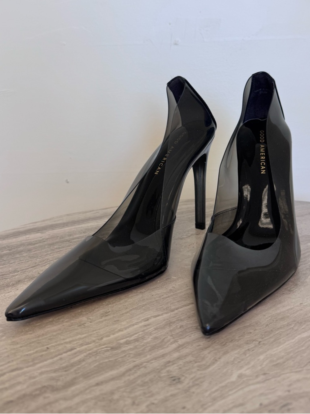 NBW Good American clear, smoked black Pointed-Toe Stiletto Pumps